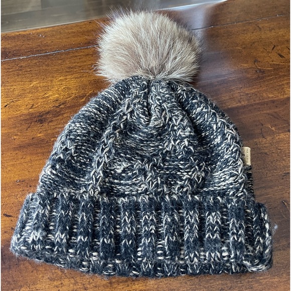 Matching Harricana Hat and Scarf with Fur - Picture 9 of 11